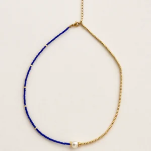 Collar Lina asimétrico en acero inoxidable con perla blanca y hilo azul