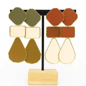 Pendientes Laos esmaltados en acero inoxidable con diseño geométrico y tonos tierra, Mariposazul