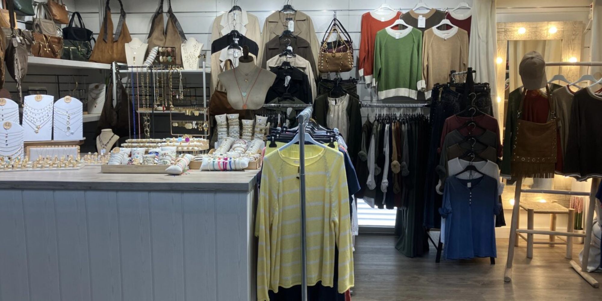 vista de la tienda Mariposazul, en el Mercat de Sant Antoni, paradas 188-189